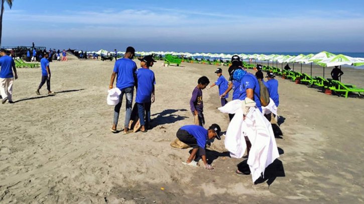 সেন্টমার্টিন সৈকত থেকে ১২০০ কেজি প্লাস্টিকের বর্জ্য অপসারণ