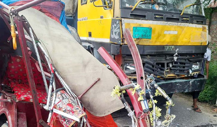 অটোরিকশার পেছনে ট্রাকের ধাক্কা, শিশুসহ নিহত ৩