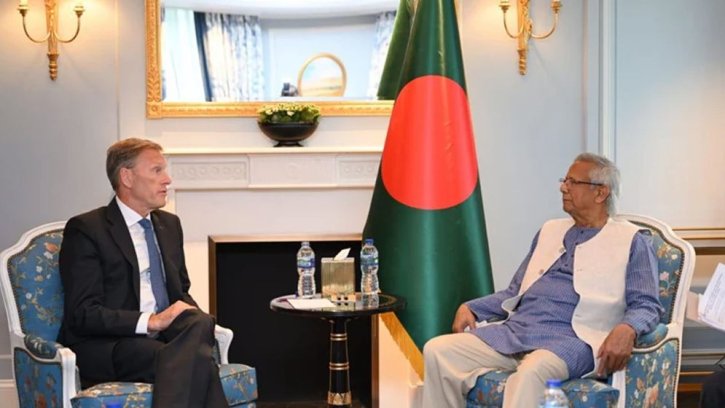 ড. ইউনূসের সঙ্গে এয়ারবাসের নির্বাহী ভাইস প্রেসিডেন্টের সাক্ষাৎ ড. ইউনূসের সঙ্গে এয়ারবাসের নির্বাহী ভাইস প্রেসিডেন্টের সাক্ষাৎ