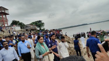 জাফলংয়ে ২ উপদেষ্টার গাড়ি আটকে বিক্ষোভ