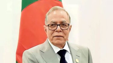 দেশ ছাড়লেন সাবেক রাষ্ট্রপতি আবদুল হামিদ