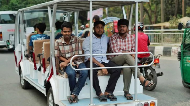 ঢাবিতে বৈদ্যুতিক শাটল কার চালু